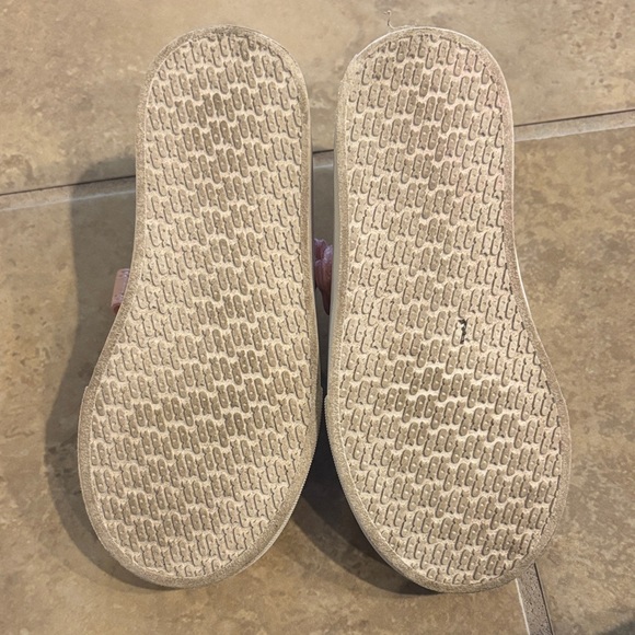 OshKosh B'gosh Pink Dress Shoes with Flower Accent - Picture 8 of 8